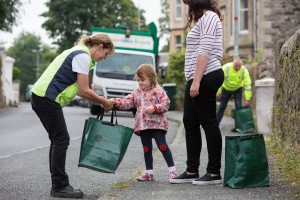 Amy & Niamh (4) help Anne Shaw of Fyne Futures with the curb-side collection for the launch of Zero Waste Bute, Scotland’s second Zero Waste Town (and the world’s first Zero Waste Island). More info from Sarah Stuart, Zero Waste Scotland 07715 066461