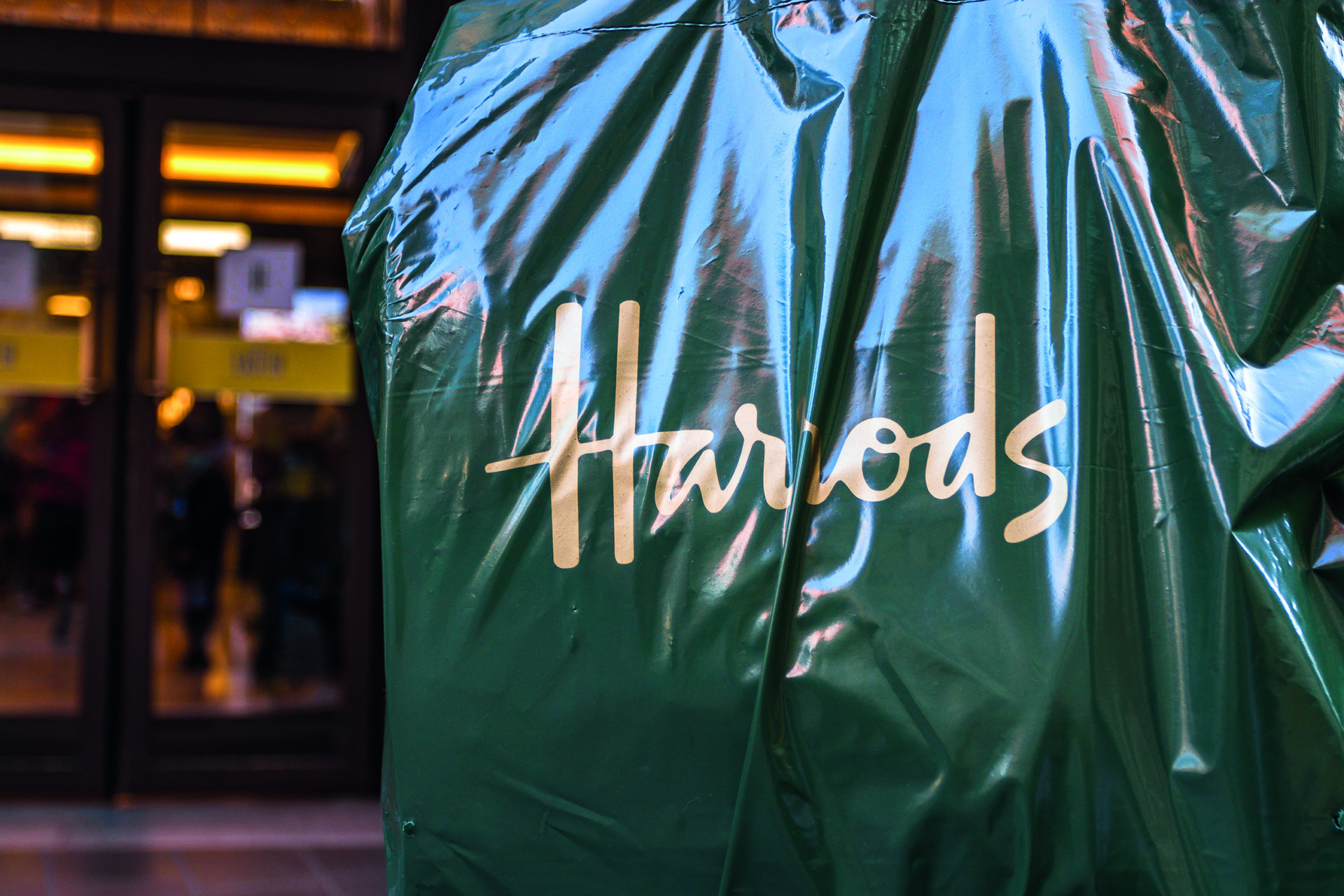 Harrods in 'long overdue' update of 'iconic' carrier bags Packaging
